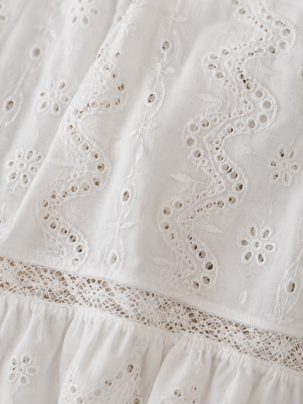 Valerie | Witte Zomerjurk met Kant en Off-Shoulder Mouwen