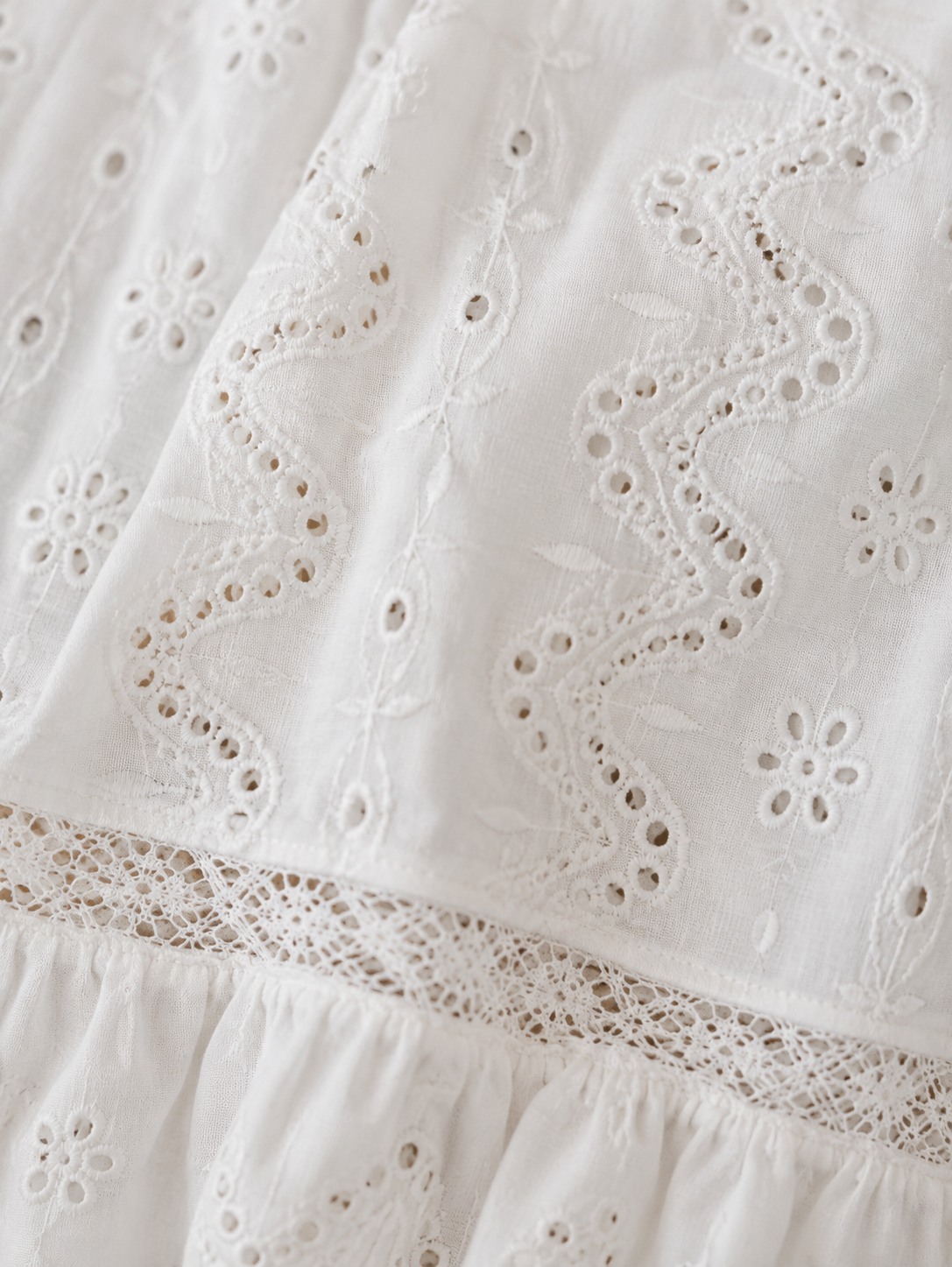 Valerie | Witte Zomerjurk met Kant en Off-Shoulder Mouwen